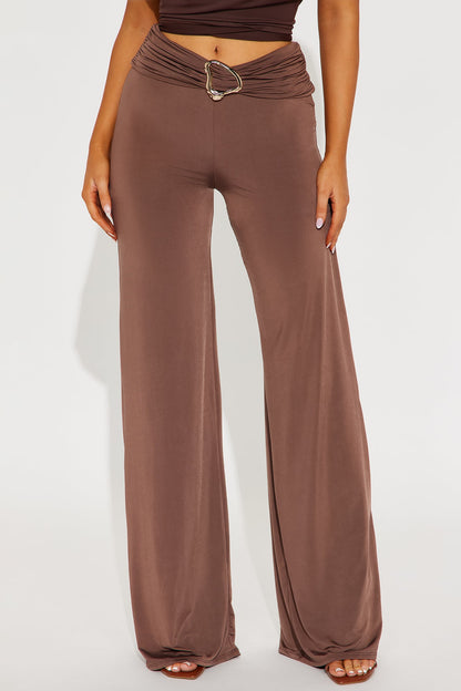 Spoiled Diva Low Rise Wide Leg Ruched Pant 33 - Chocolate