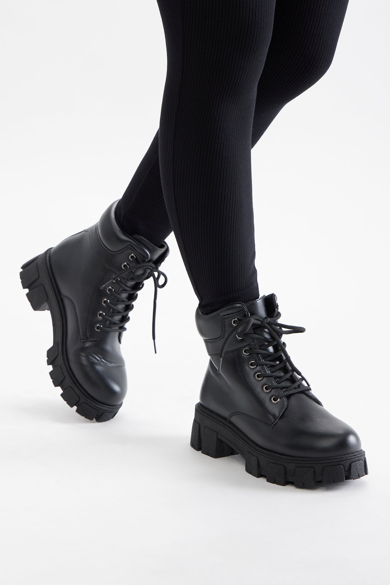 Saylor Combat Boots - Black