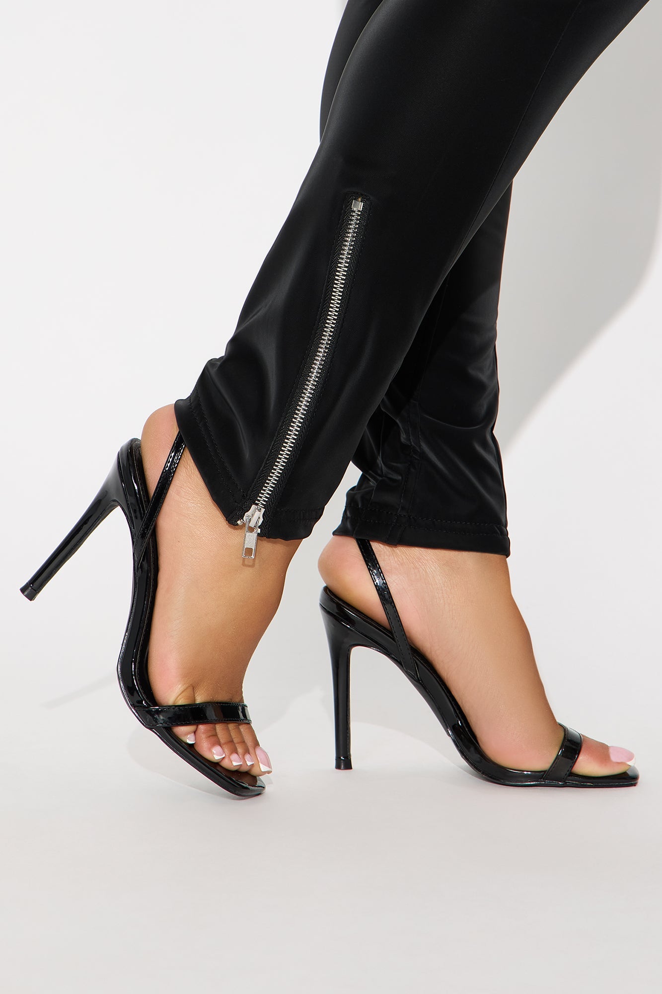 Check The Details Coated Skinny Pant 29″ - Black