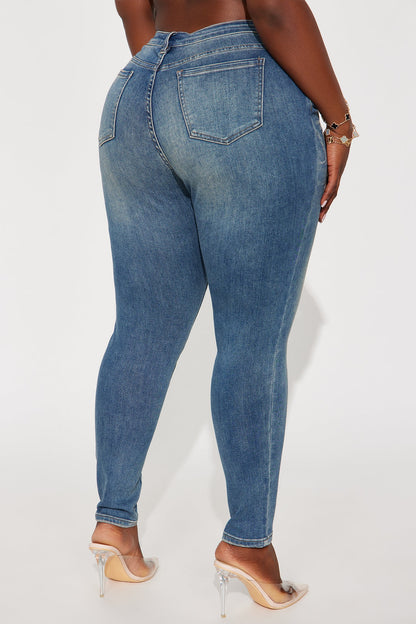 Favorite Feeling Skinny Jeans - Vintage Wash