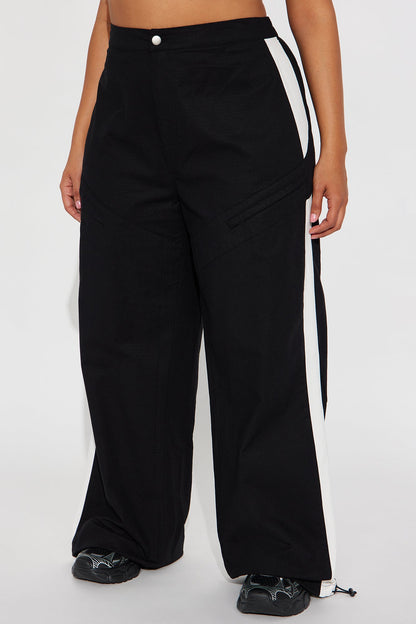 Alana Textured Wide Leg Jogger 33″ - Black/White