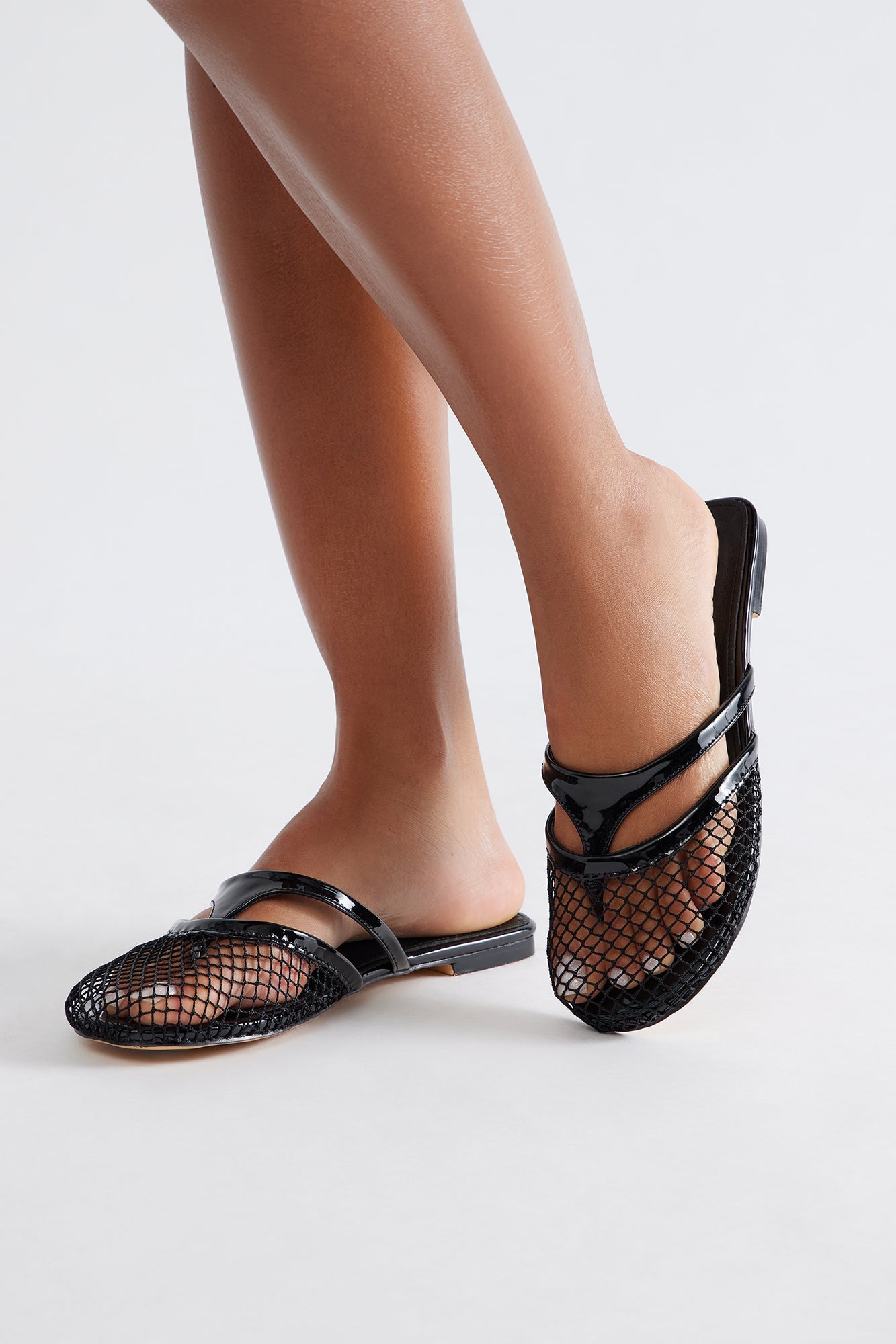 Roxie Fishnet Flip Flops - Black