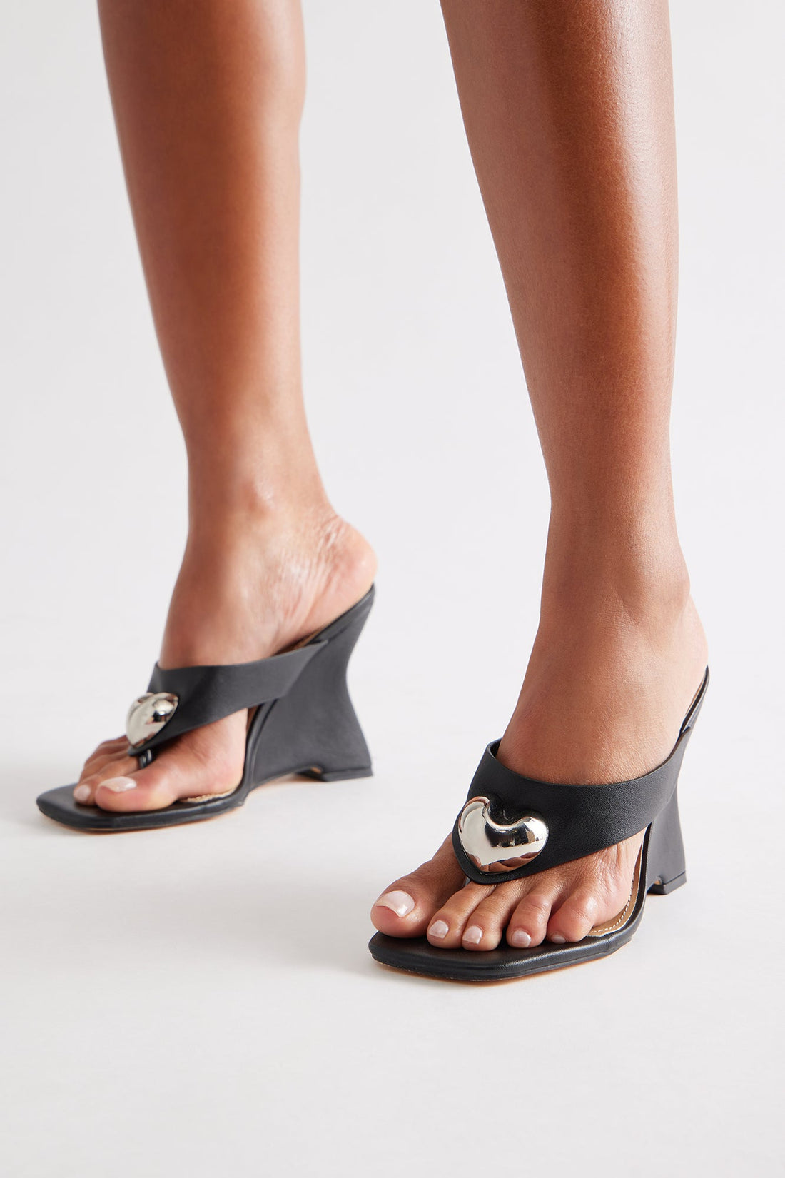 Gifted Heart Thong Wedges - Black
