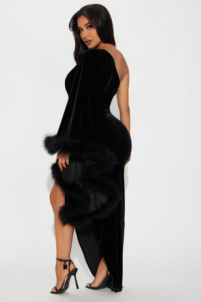Kendall Velvet Maxi Dress - Black