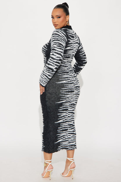 Hot Flow Sweater Maxi Dress - Black/combo