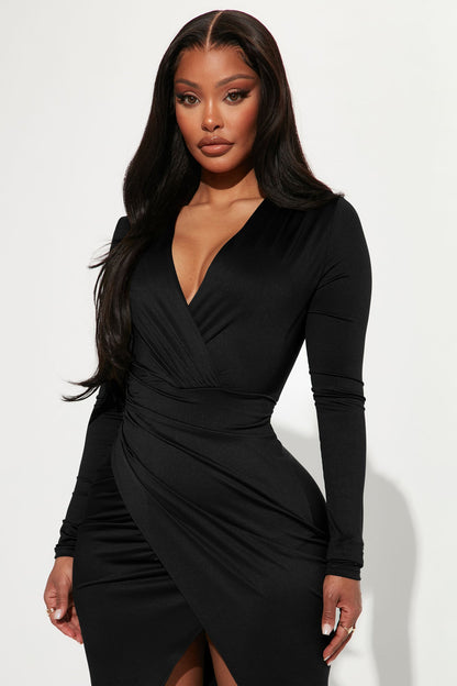 Eyes On Me Ruched Midi Dress - Black