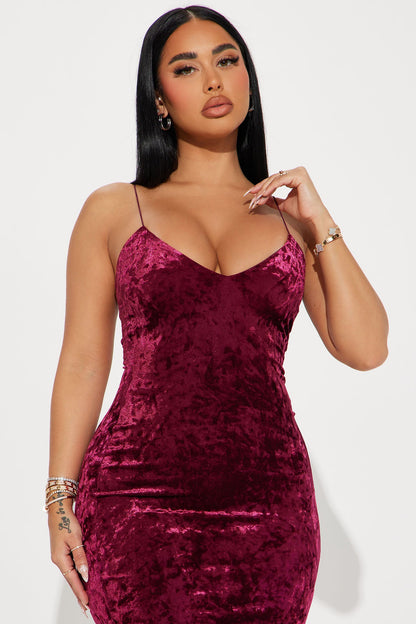 Step On The Scene Velvet Midi Dress - Burgundy
