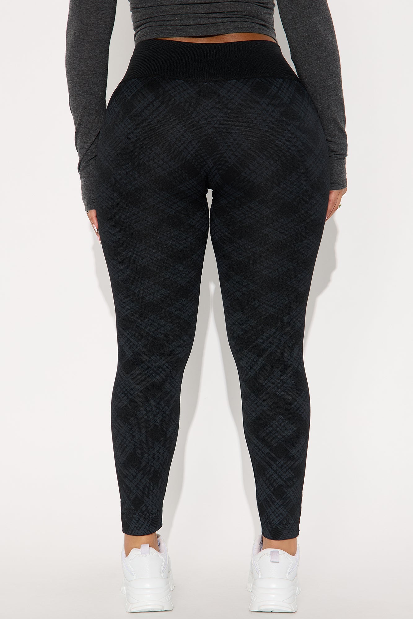 Pay Attention Plaid Fleece Legging 27″ - Black/combo