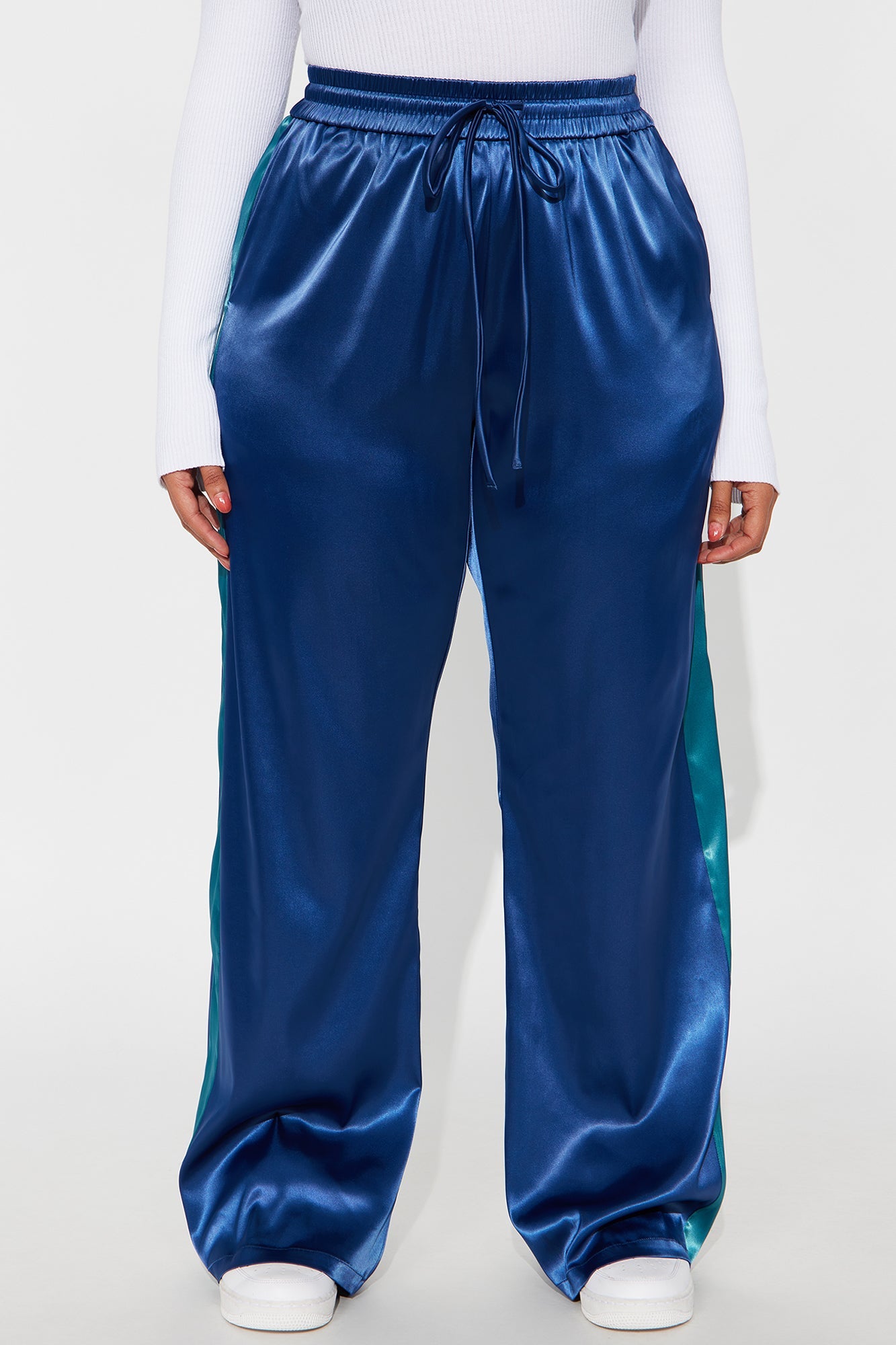 Bossed Up Satin Wide Leg Pant 33″ - Navy/combo