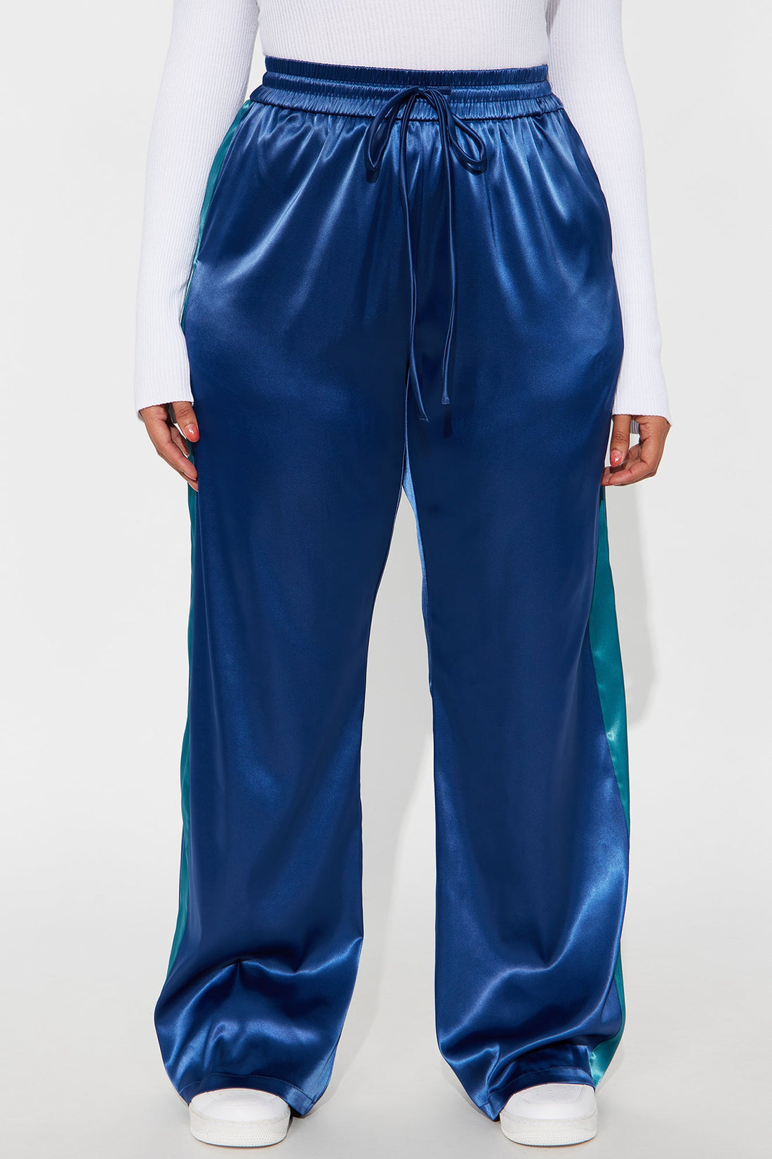 Bossed Up Satin Wide Leg Pant 33″ - Navy/combo