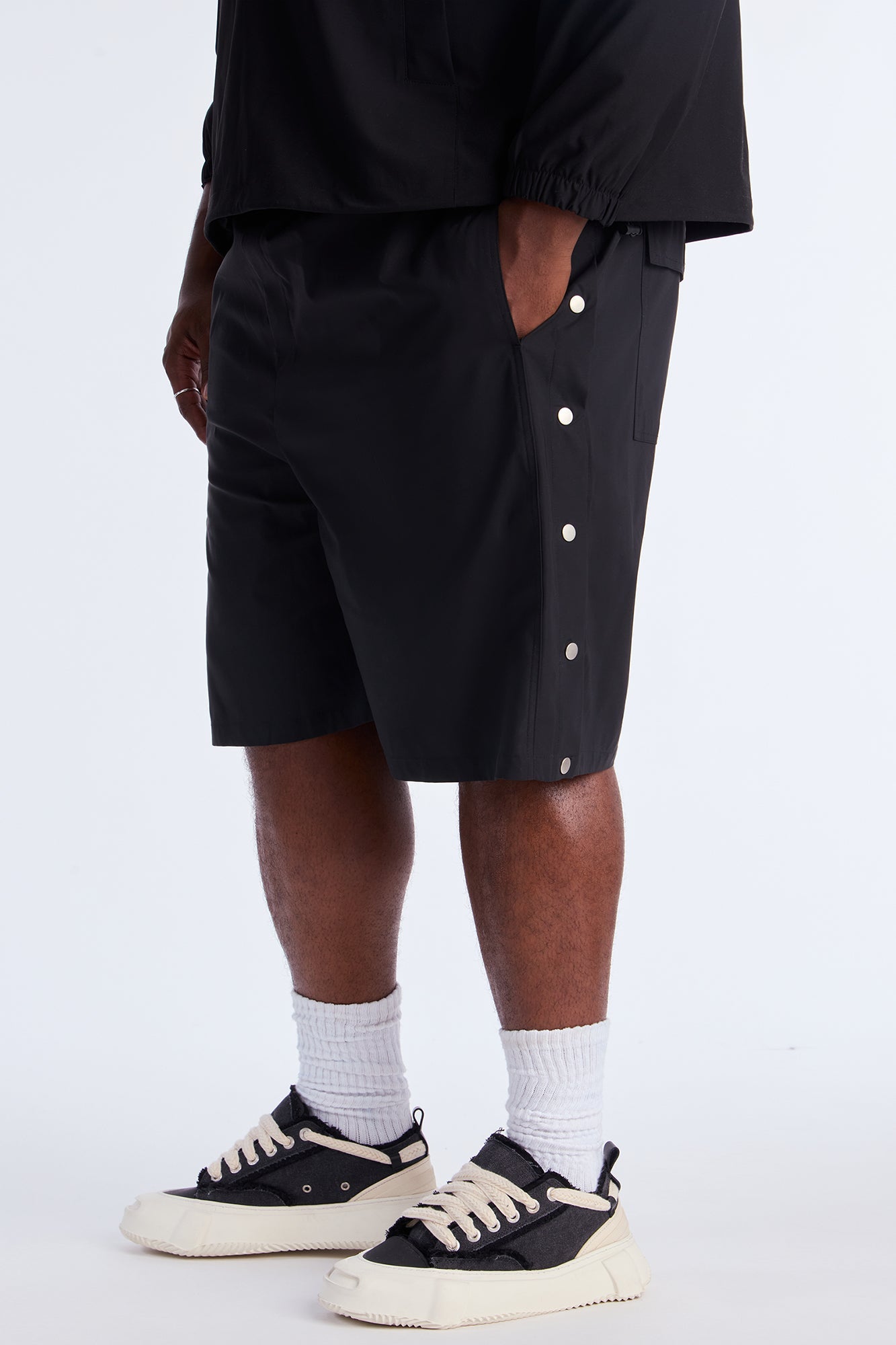 Baggy Lose Control Snap Button Short - Black