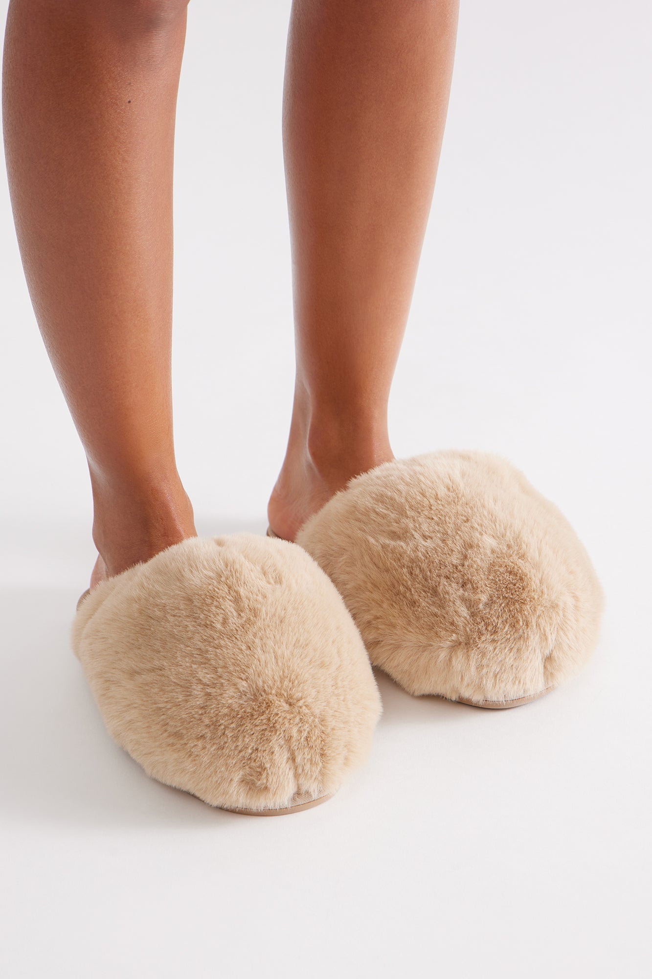 Buzz Faux Fur Slippers - Taupe