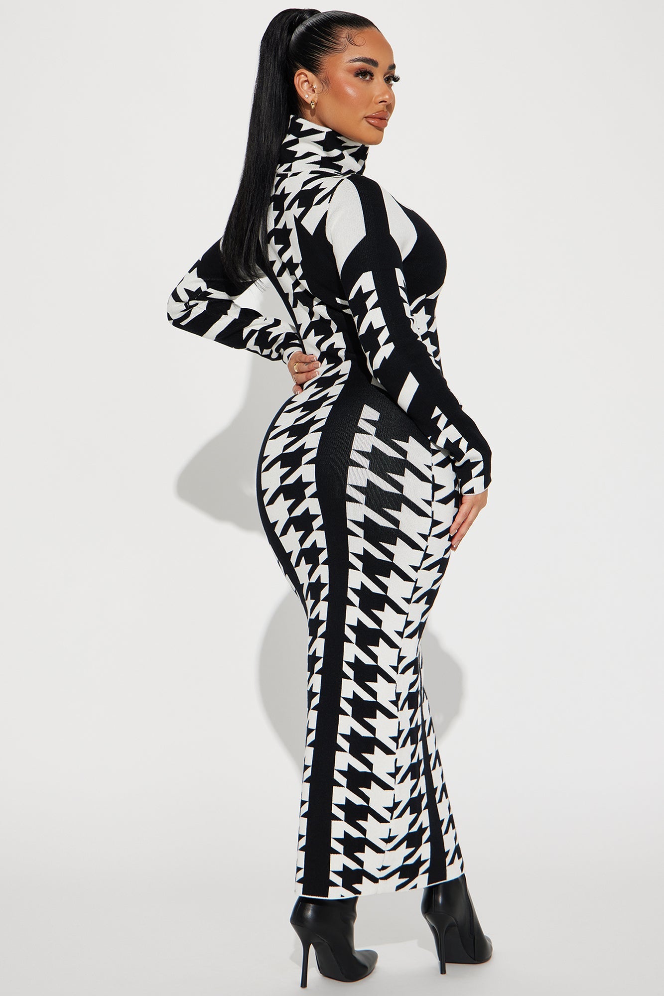 Houndstooth Sweater Maxi Dress - Black/White