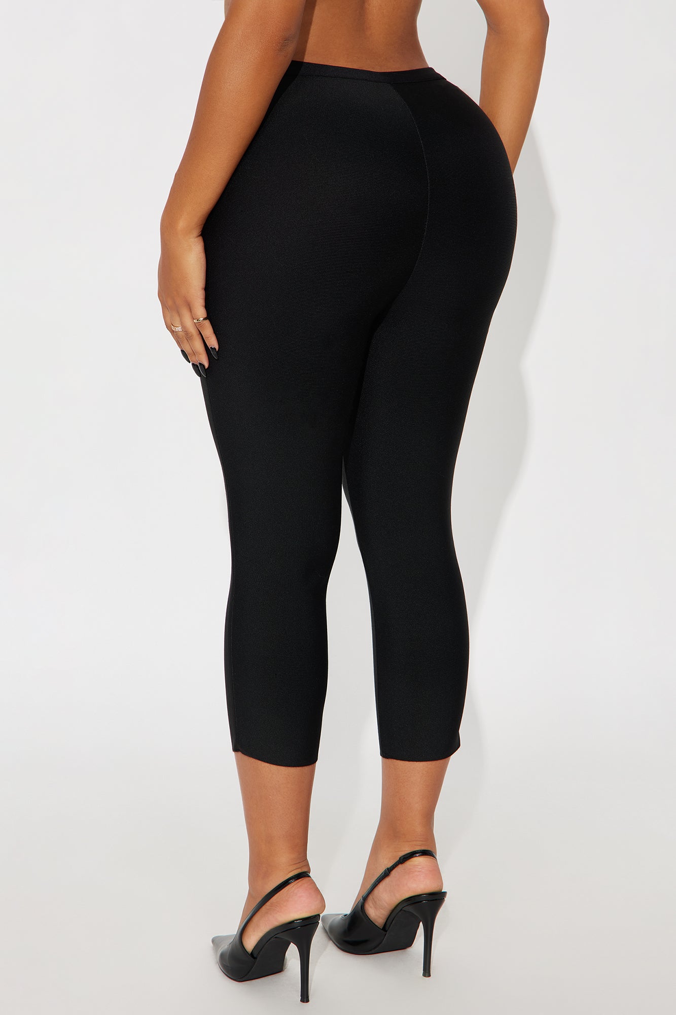 Jasmine Bandage Capri Pant - Black