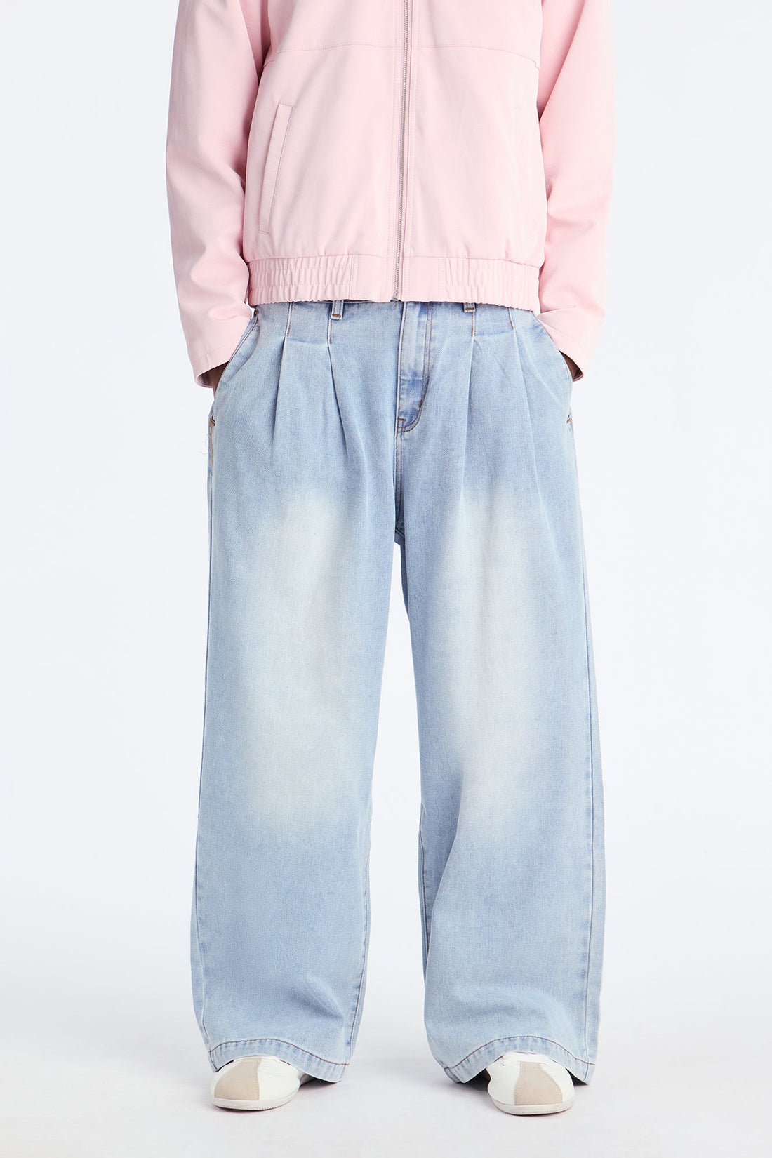 Baggy Wide Leg Pleated Jean - Light Wash