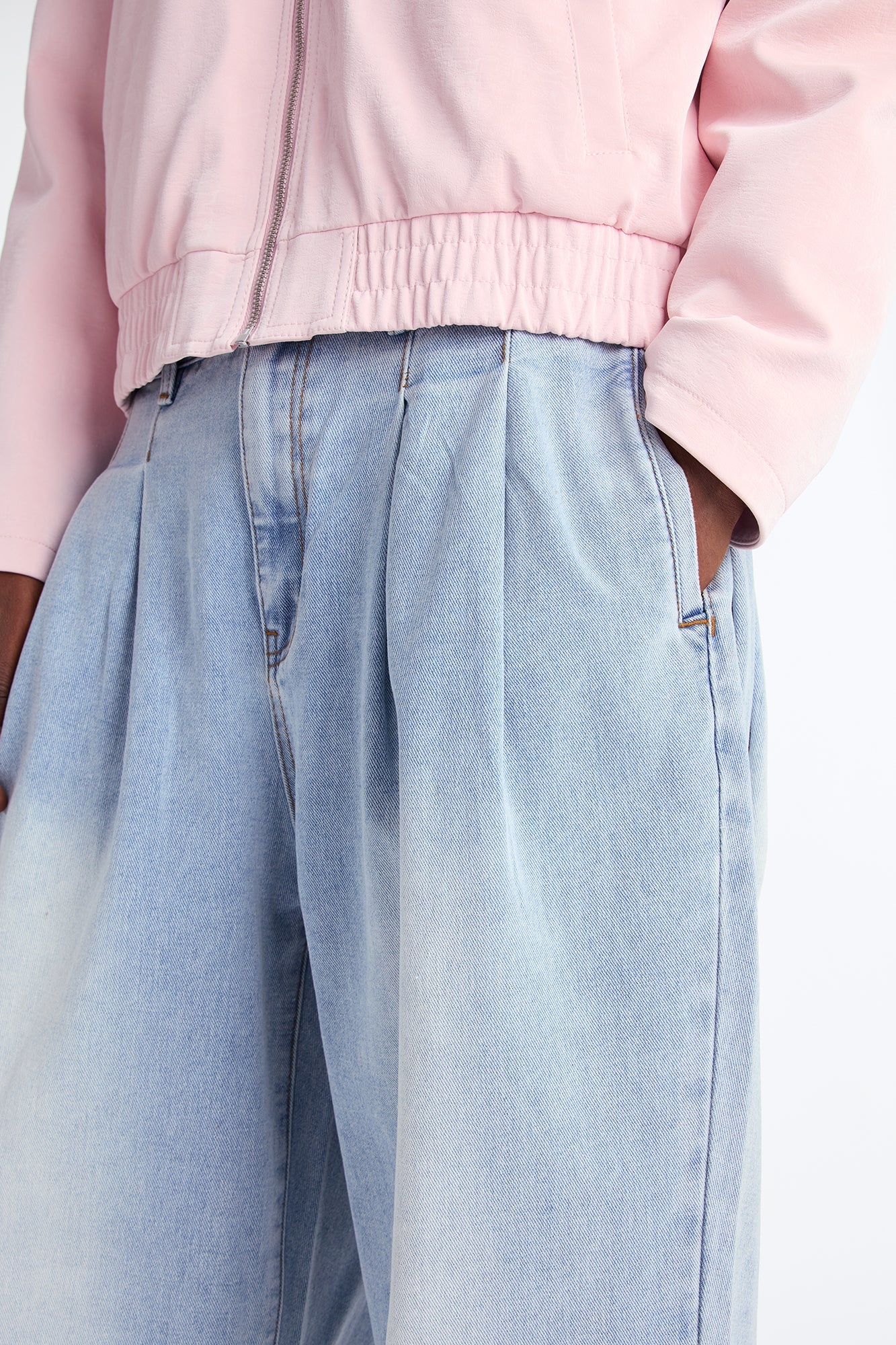 Baggy Wide Leg Pleated Jean - Light Wash