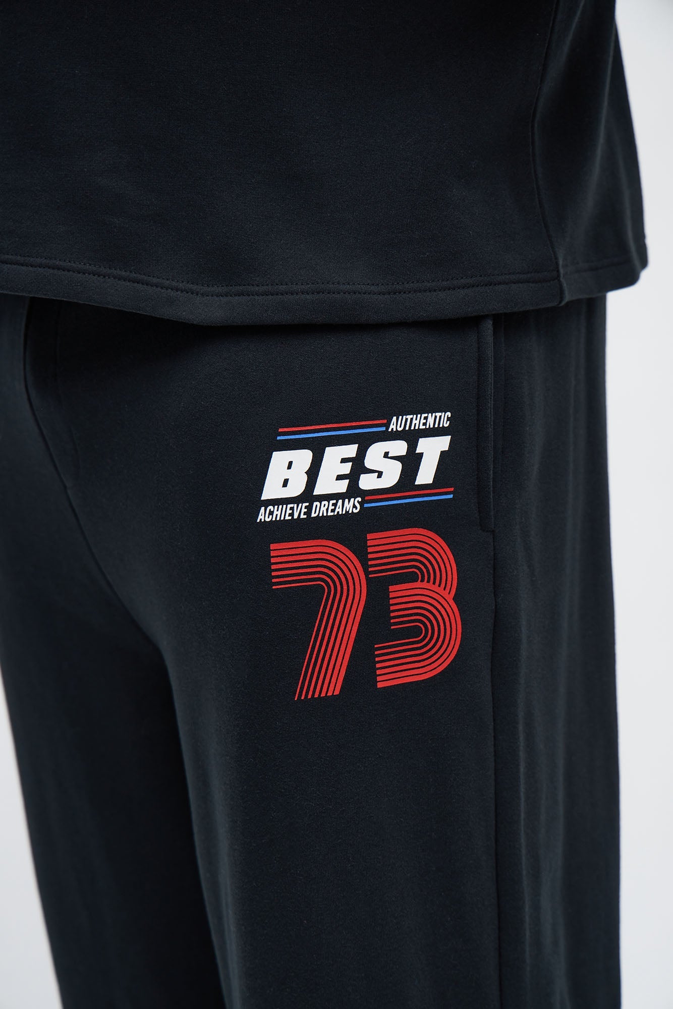 Chase Your Dreams Sweatpants - Black