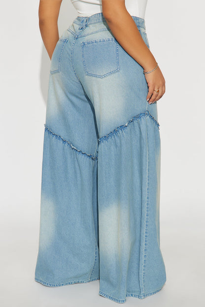 Baja Babe Seaming Wide Leg Jeans - Light Wash