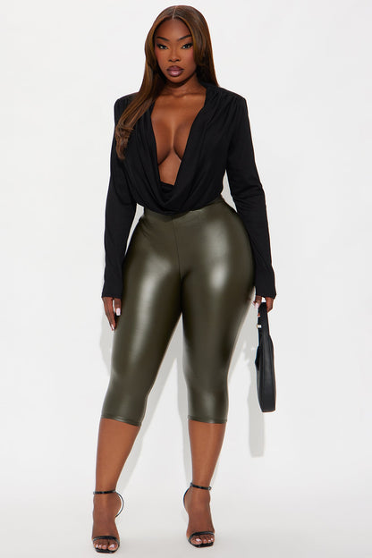 Linda Mid Rise Faux Leather Capri Legging 19″ - Olive