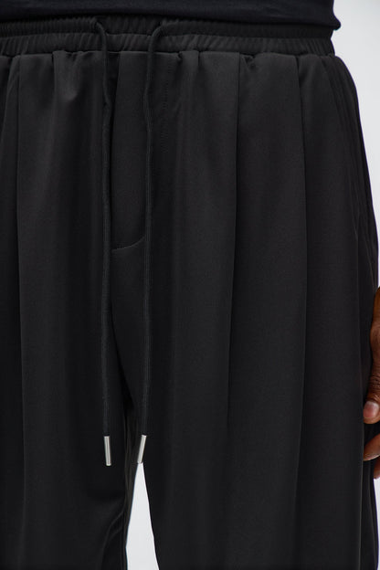 Easy Flow Pleated Short - Black
