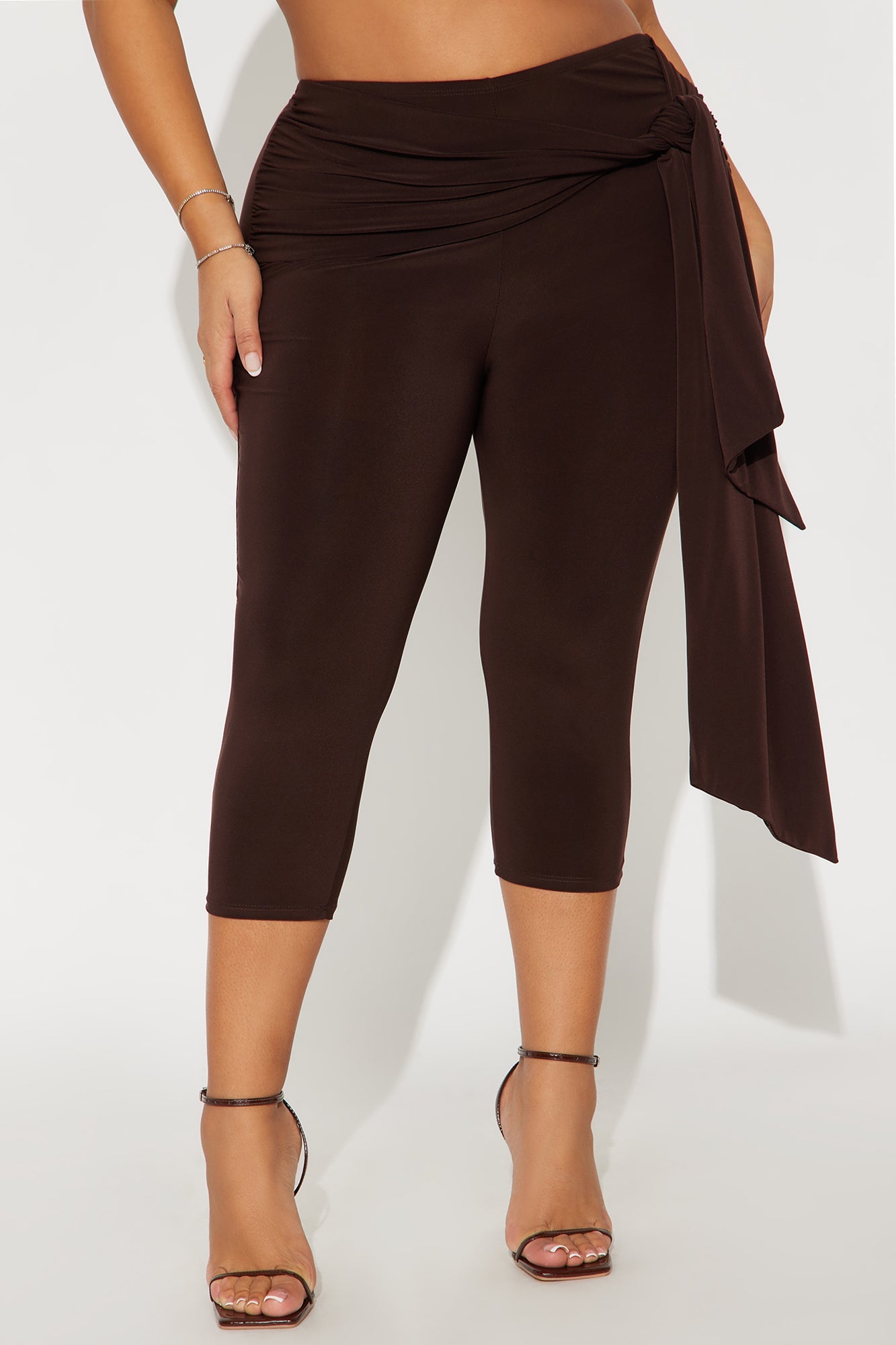 Verona Mid Rise Tie Waist Capri Legging 19″ - Chocolate