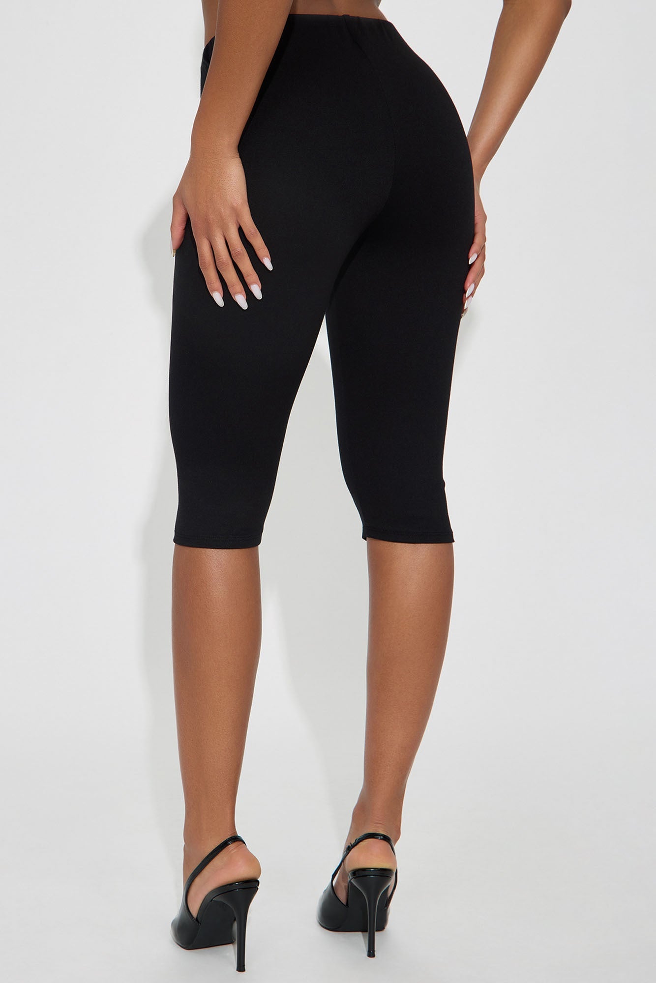 Echo Low Rise Ponte Capri Legging 14″ - Black
