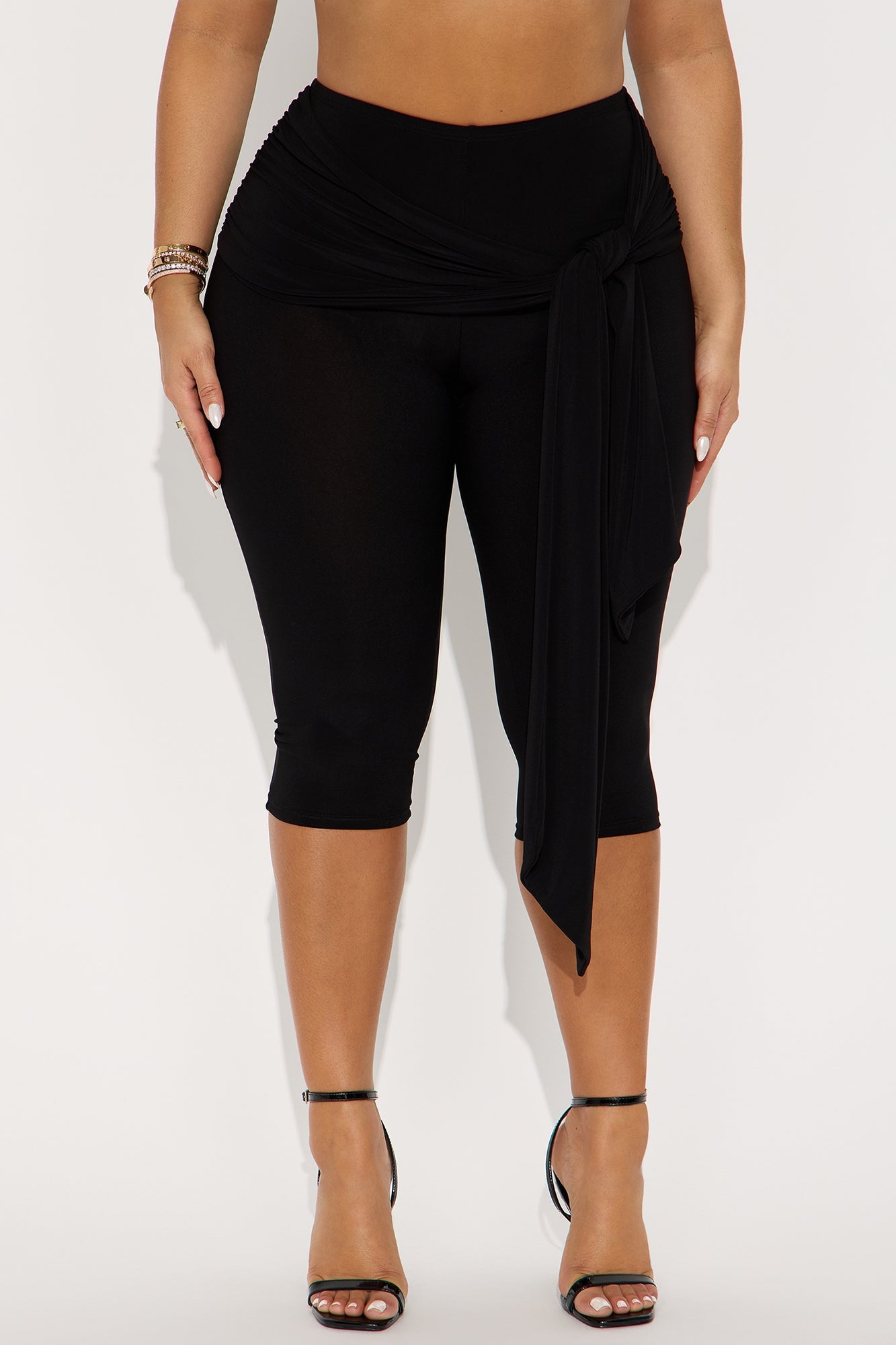 Verona Mid Rise Tie Waist Capri Legging 19″ - Black