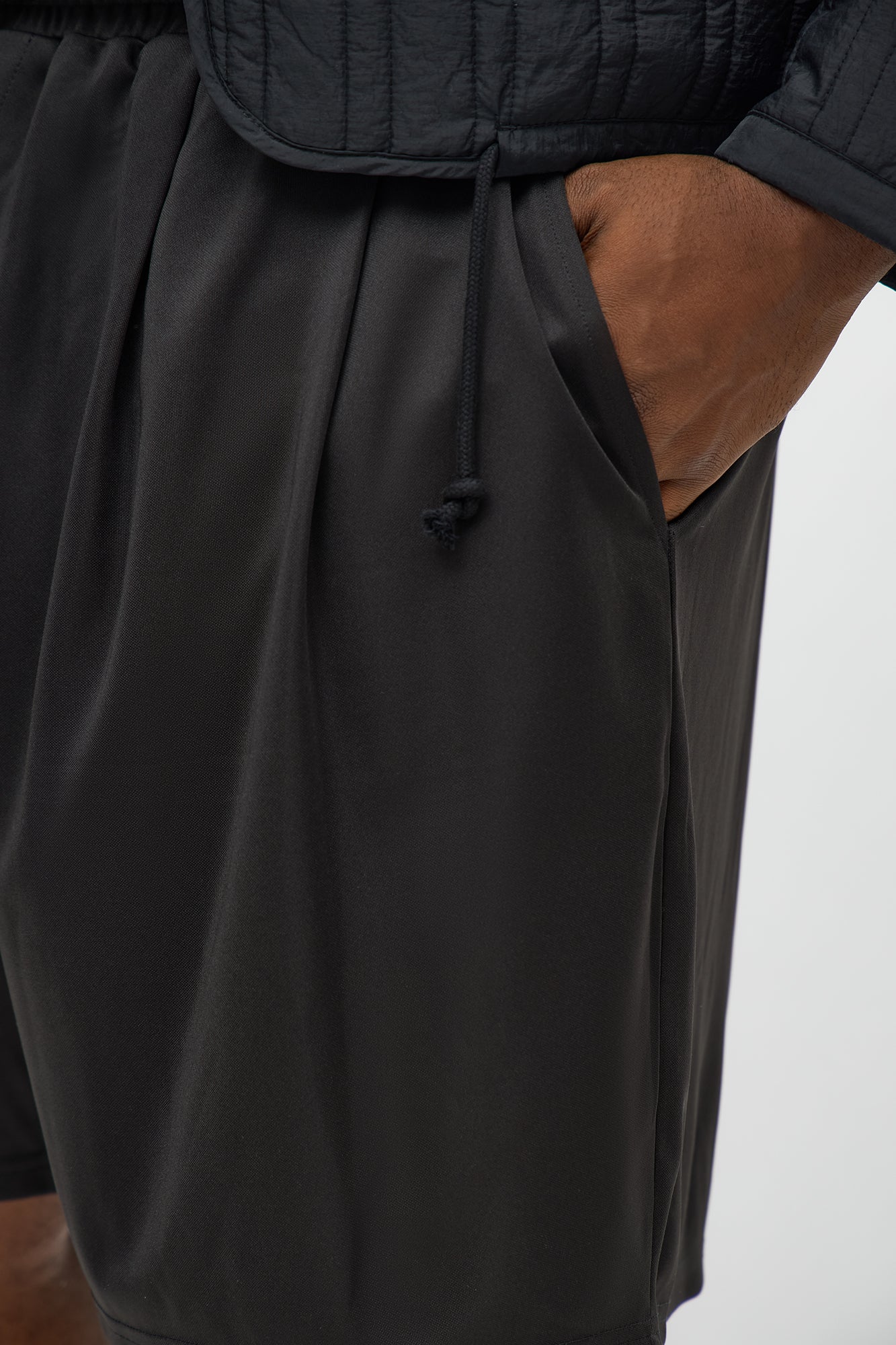 Easy Flow Pleated Short - Black