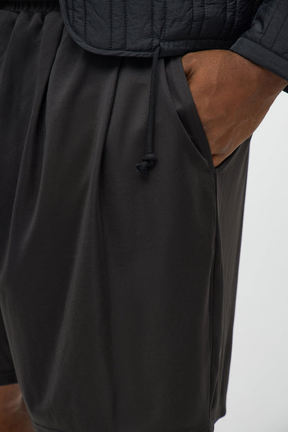 Easy Flow Pleated Short - Black