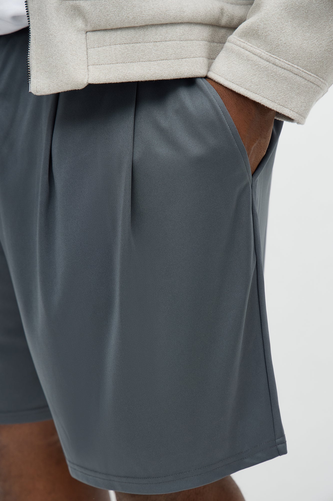 Easy Flow Pleated Short - Heather Grey