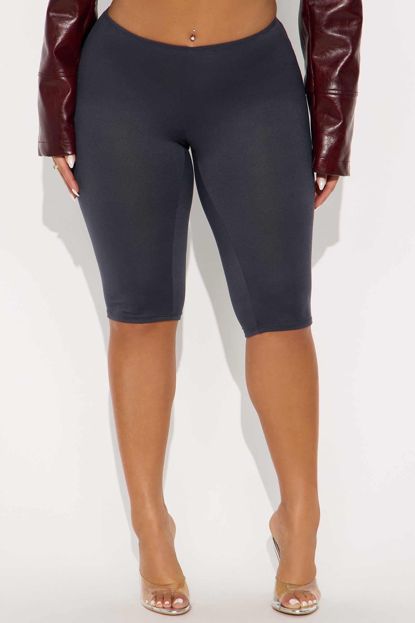 Feeling Cheeky Mid Rise Ruched Butt Capri Legging 14″ - Charcoal