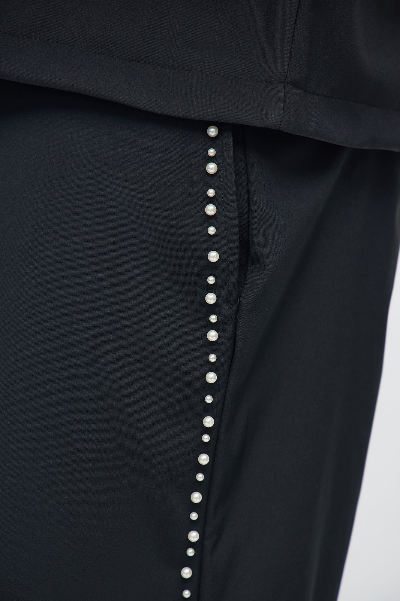 Baggy Pleated Pearl Pant - Black