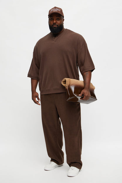 Relaxed Fit Classic Henley - Brown