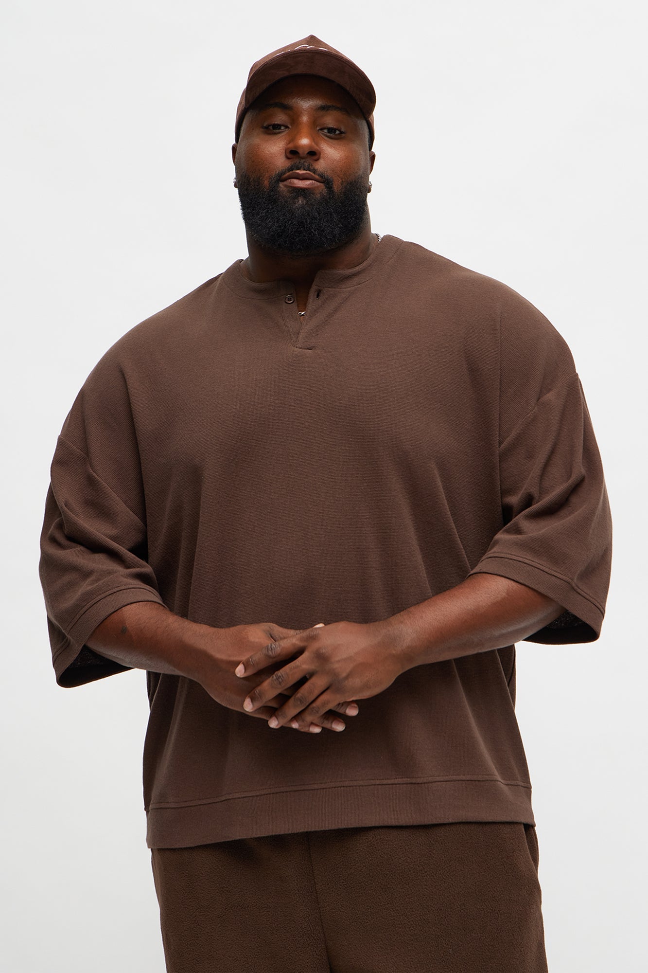 Relaxed Fit Classic Henley - Brown