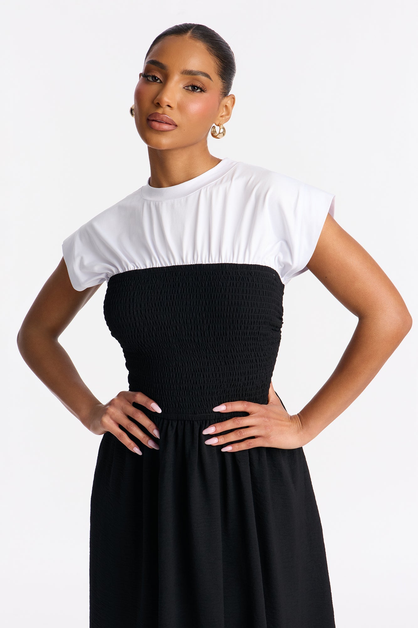 Elara Cinched Waist Midi Dress - Black/White