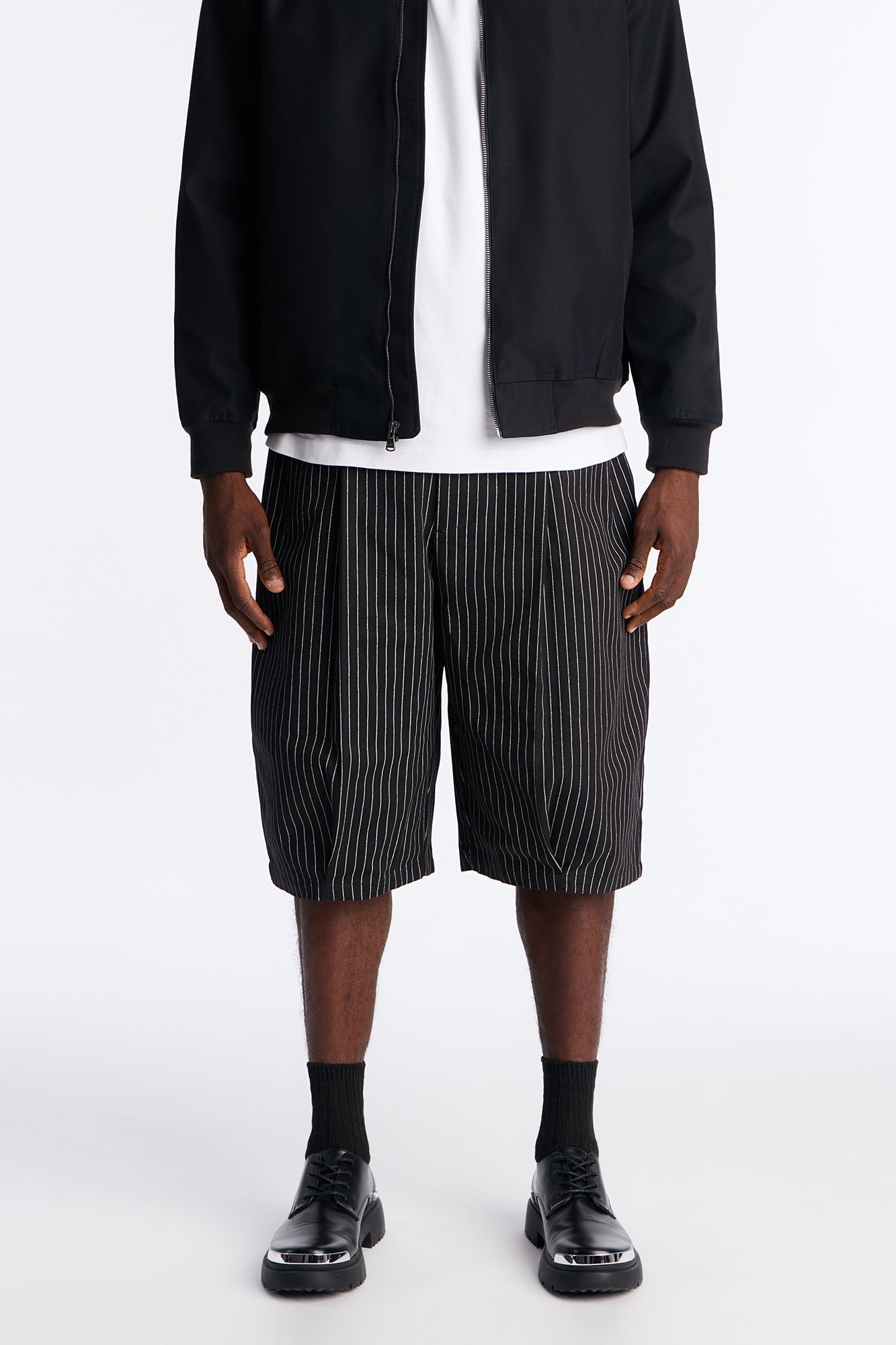 Deep Double Pleated Striped Trouser Short - Black
