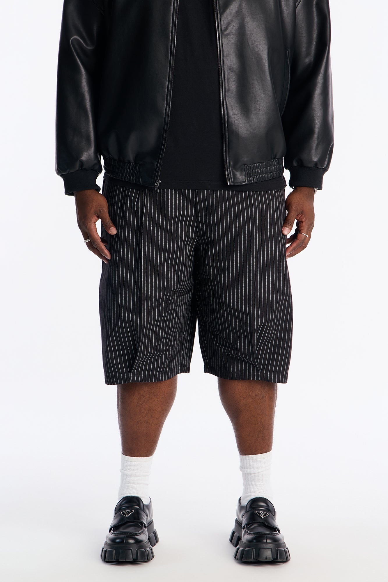Deep Double Pleated Striped Trouser Short - Black