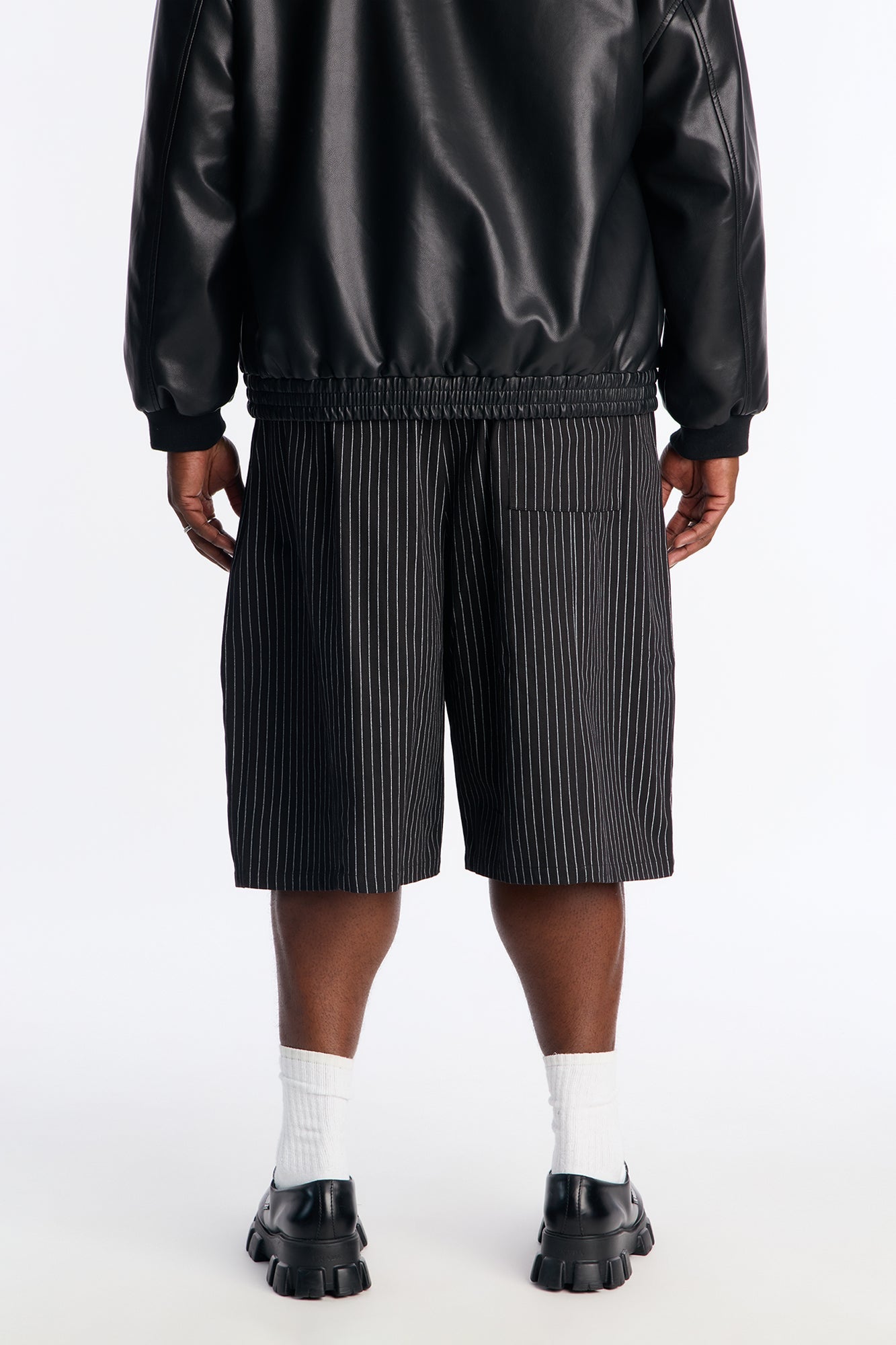 Deep Double Pleated Striped Trouser Short - Black
