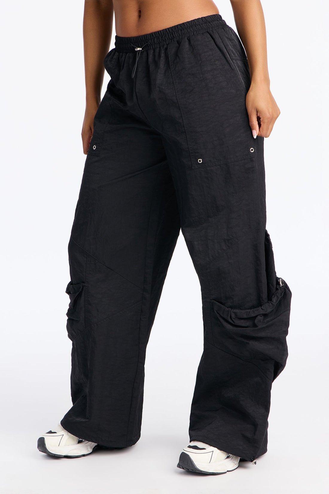 Mara Windbreaker Cargo Jogger Pant 31″ - Black