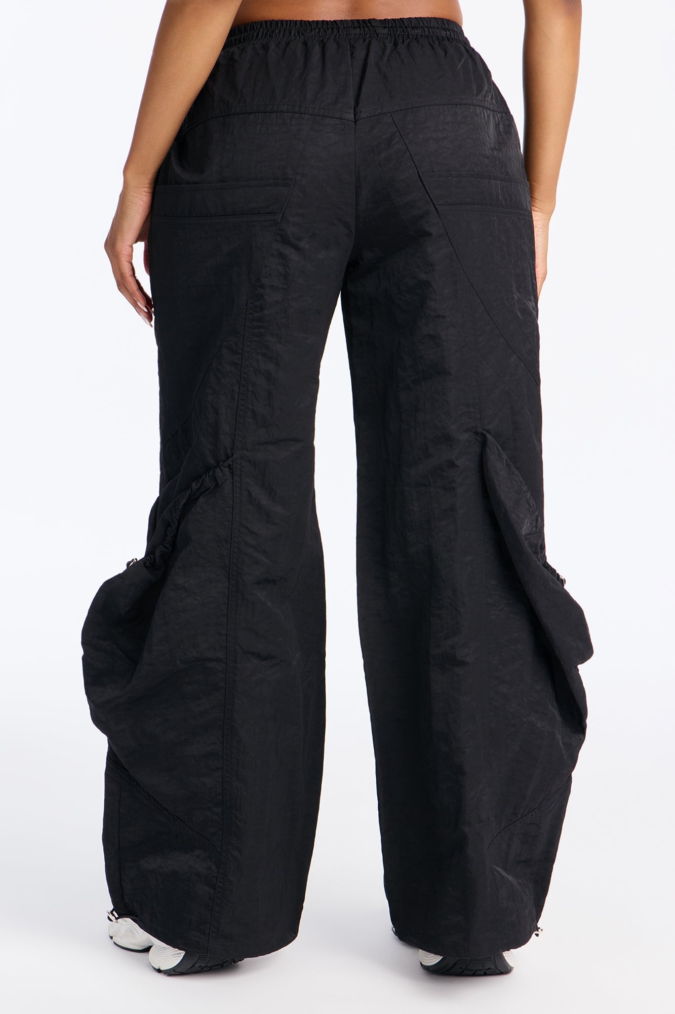 Mara Windbreaker Cargo Jogger Pant 31″ - Black