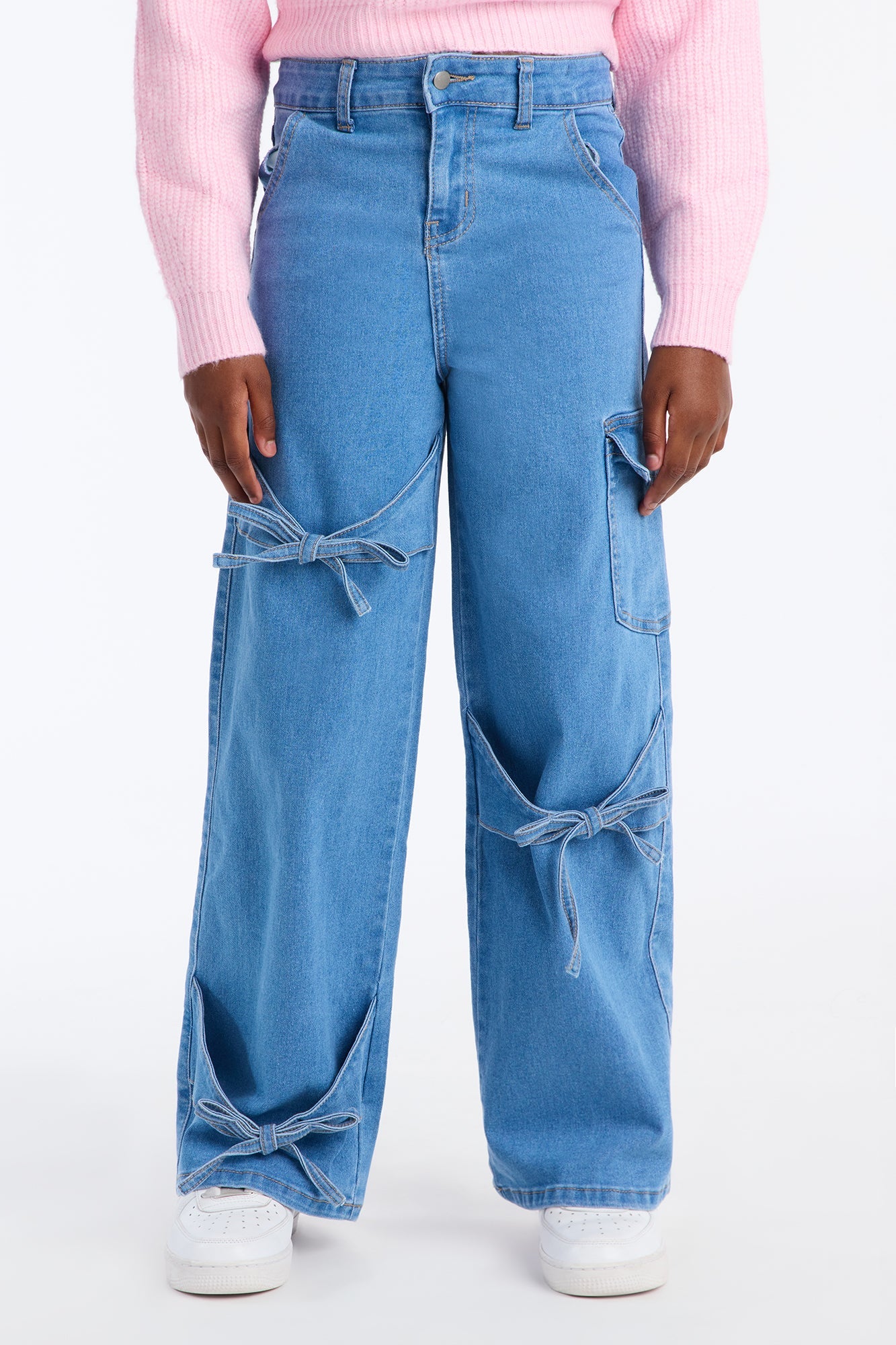 Mini Pockets Full Of Bows Wide Leg Jeans - Medium Wash