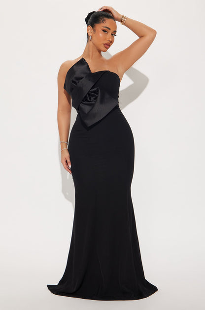 Elegant Moment Gown - Black