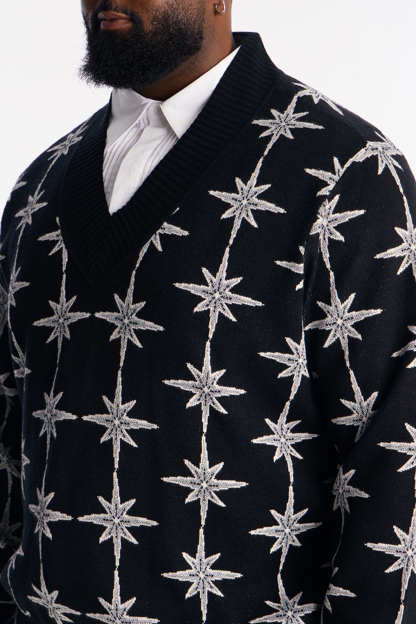 Relaxed Elevated V Neck Bright Etoile Sweater - Black
