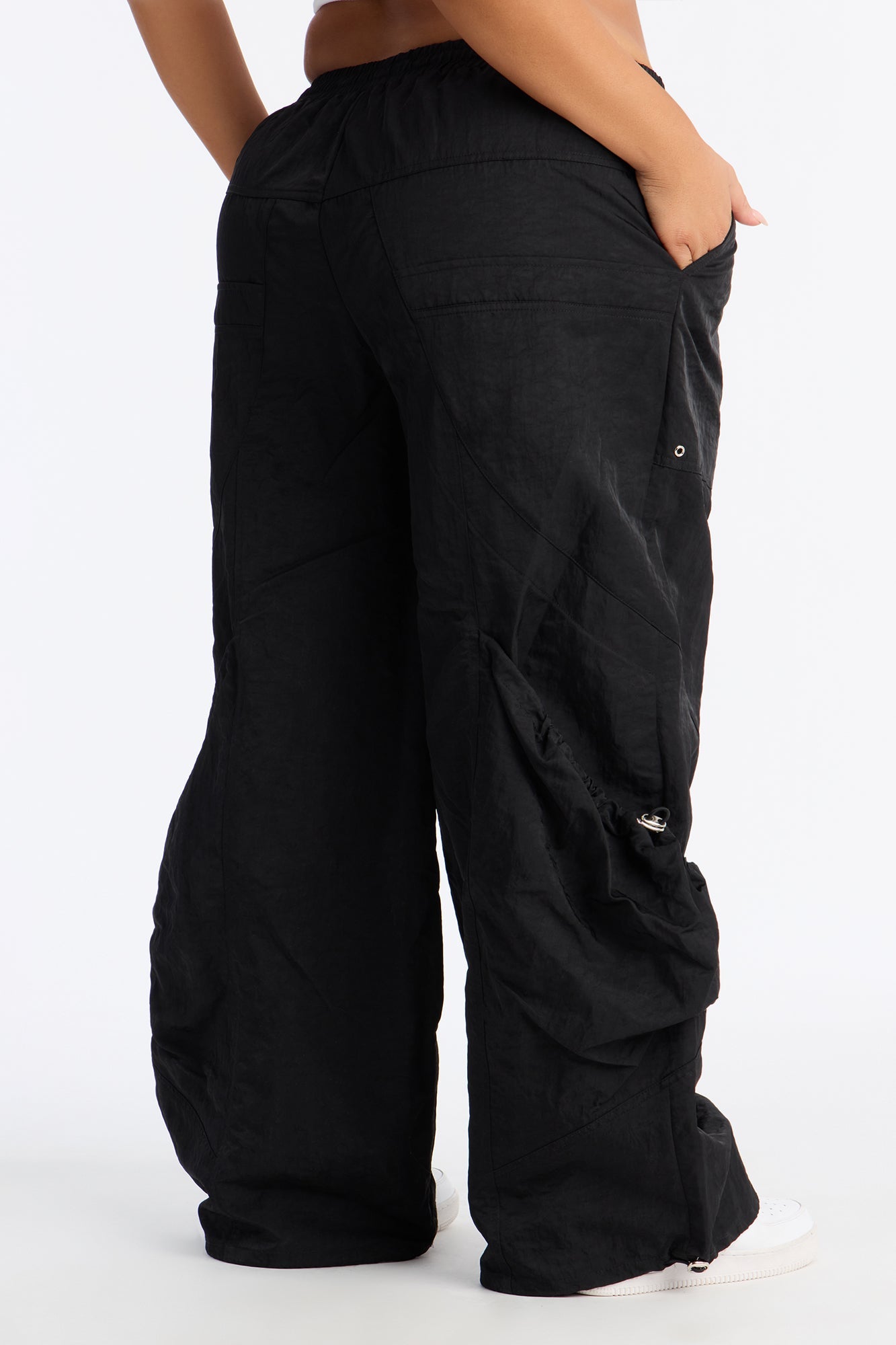 Mara Windbreaker Cargo Jogger Pant 31″ - Black