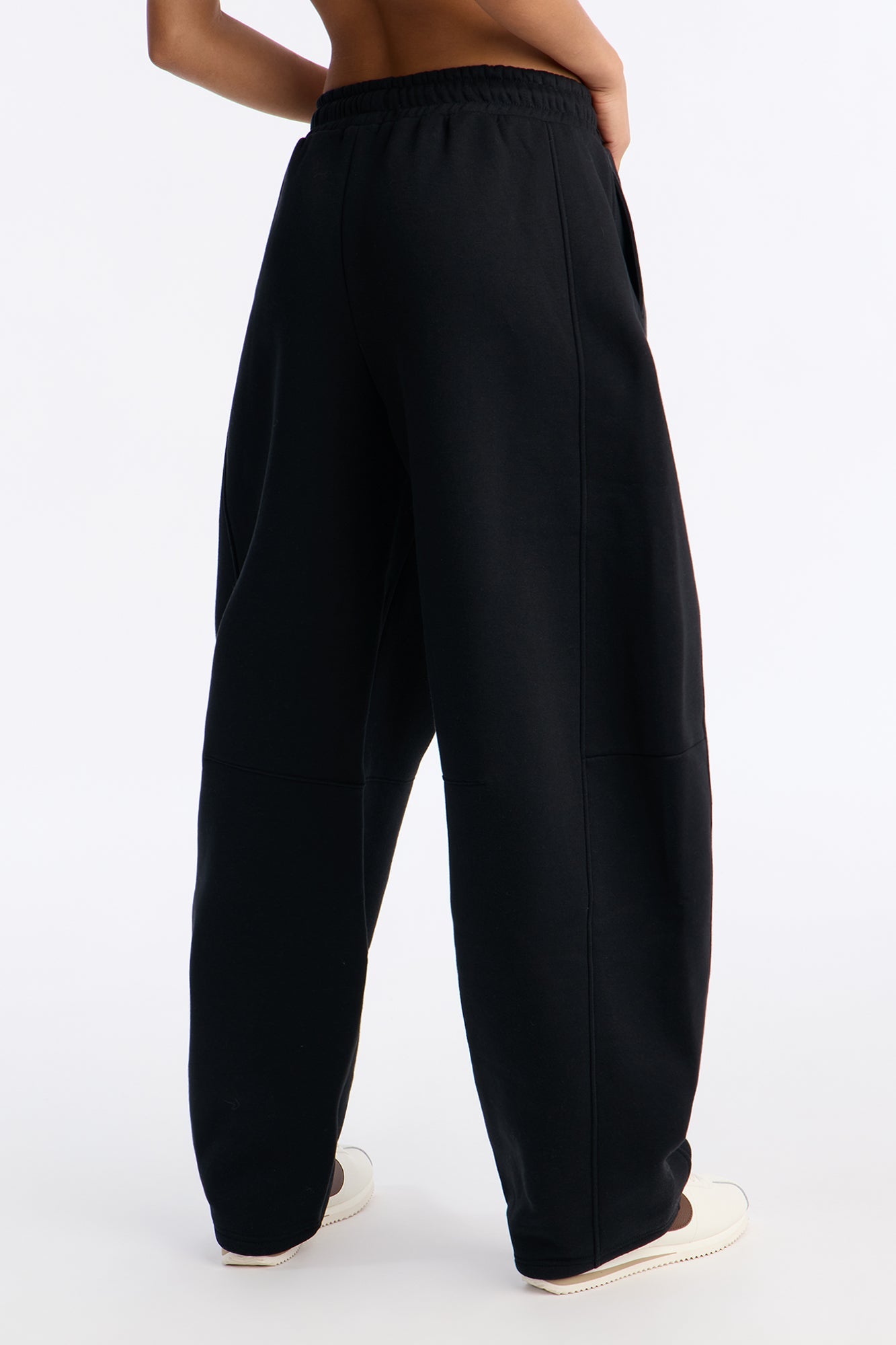 Solaris Barrel Leg Fleece Pant - Black