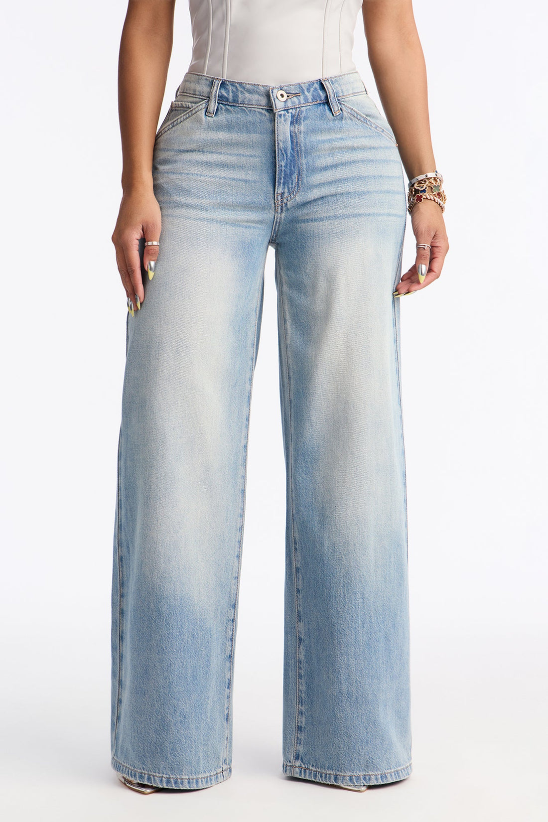 On The Low Wide Leg Jeans - Light Wash