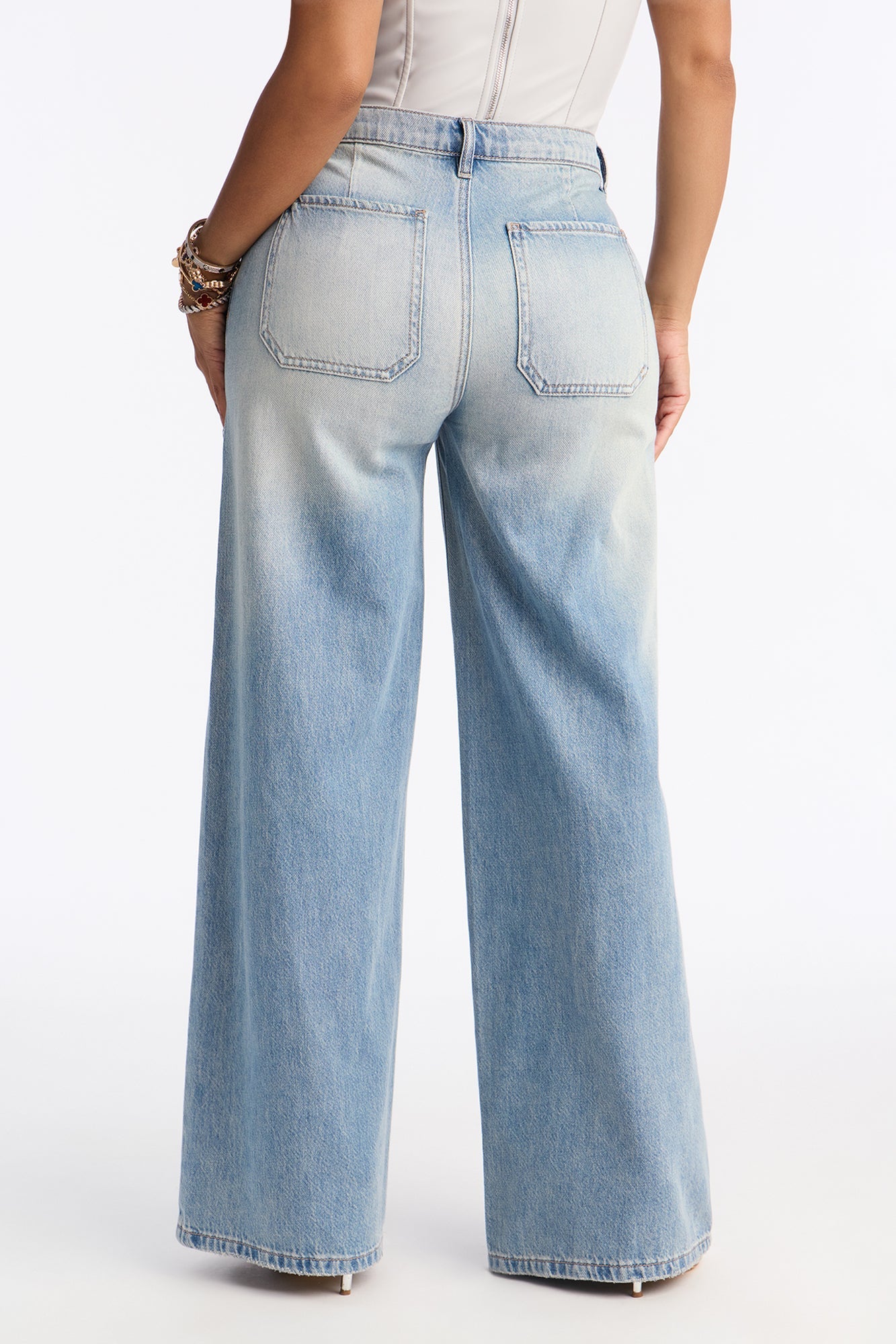On The Low Wide Leg Jeans - Light Wash