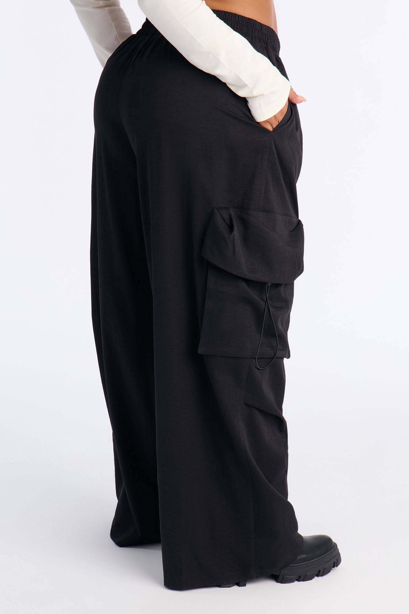 Coffee Break Wide Leg Pant 32″ - Black