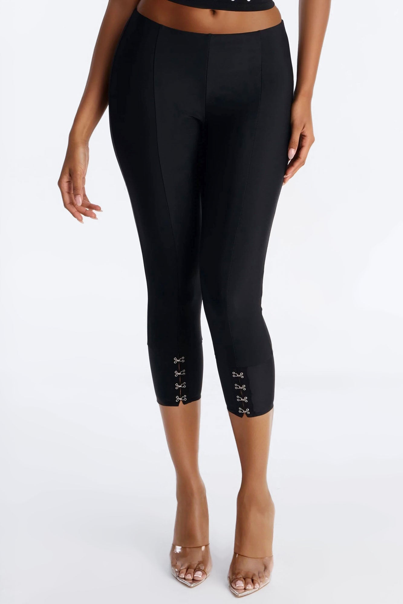 Maeve Low Rise Hook And Eye Capri Legging 23″ - Black