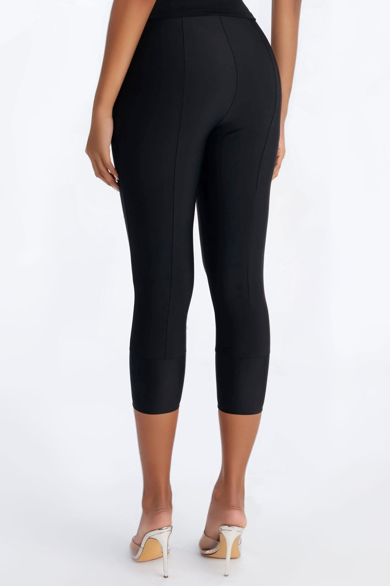 Maeve Low Rise Hook And Eye Capri Legging 23″ - Black
